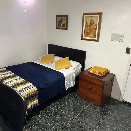 Snug Minimalist Full Bed With 50 Inch Smart Tv, Netflix, Airplay, Mini-Fridge, And 500 Mbps Wifi Near Fiu, Dolphin Mall, Airport Miami Dış mekan fotoğraf