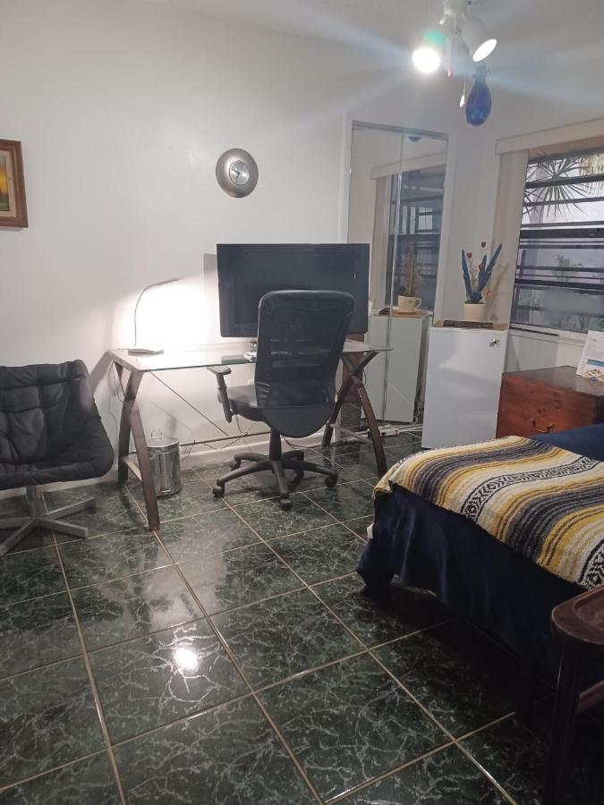 Snug Minimalist Full Bed With 50 Inch Smart Tv, Netflix, Airplay, Mini-Fridge, And 500 Mbps Wifi Near Fiu, Dolphin Mall, Airport Miami Dış mekan fotoğraf
