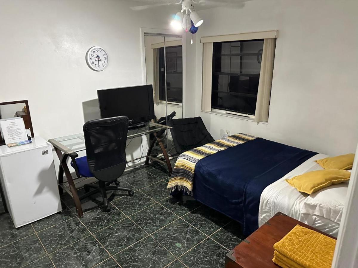 Snug Minimalist Full Bed With 50 Inch Smart Tv, Netflix, Airplay, Mini-Fridge, And 500 Mbps Wifi Near Fiu, Dolphin Mall, Airport Miami Dış mekan fotoğraf
